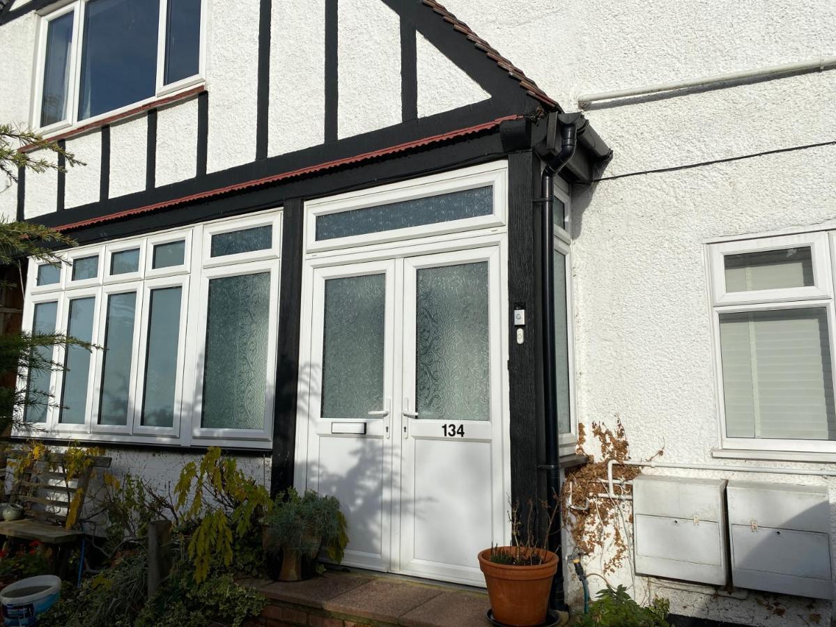 London Rooms With Free Parking 134 Edgware Eksteriør billede